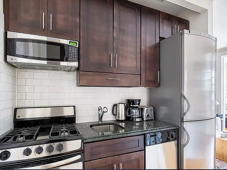 535 Hudson St #4OH — Photo 3