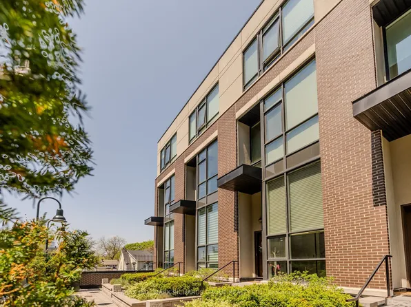 2 Bellefair Ave #Townhouse 5, Toronto, ON M4L 3T8
