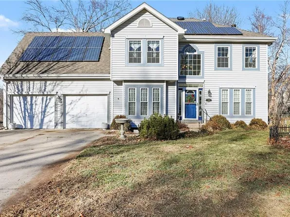 722 Deerfield St, Leavenworth, KS 66048