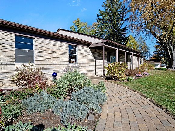 5th image of 110 Grandview Dr