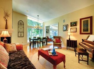 827 Wonder View Dr, Calabasas, CA 91302