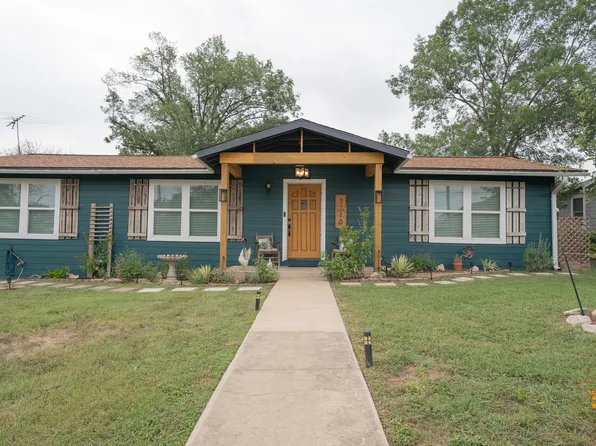 1310 Vienna St, Castroville, TX 78009