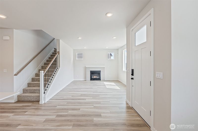 4th image of 2153 Maple Street