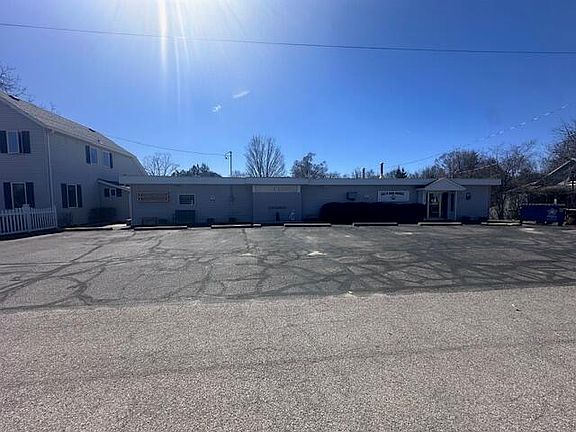 3rd image of 931 Rose Ave