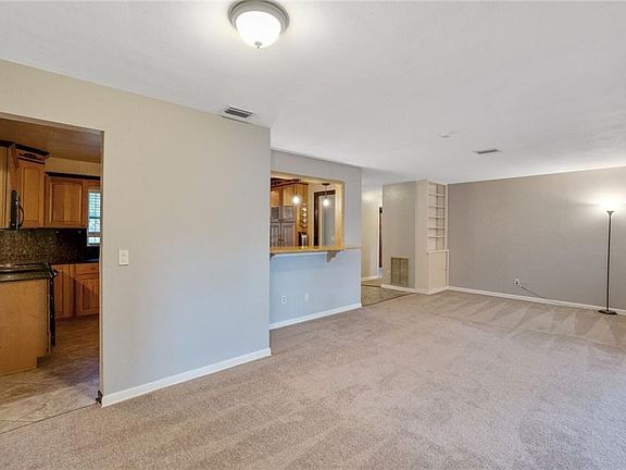 5th image of 1447 Bentley St