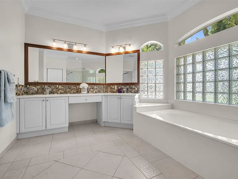 16310 Paddock Ln — Photo 44