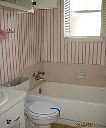 2nd image of 406 E Willow Ln
