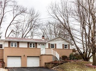 109 Meadowbrook Dr, Coraopolis, PA 15108
