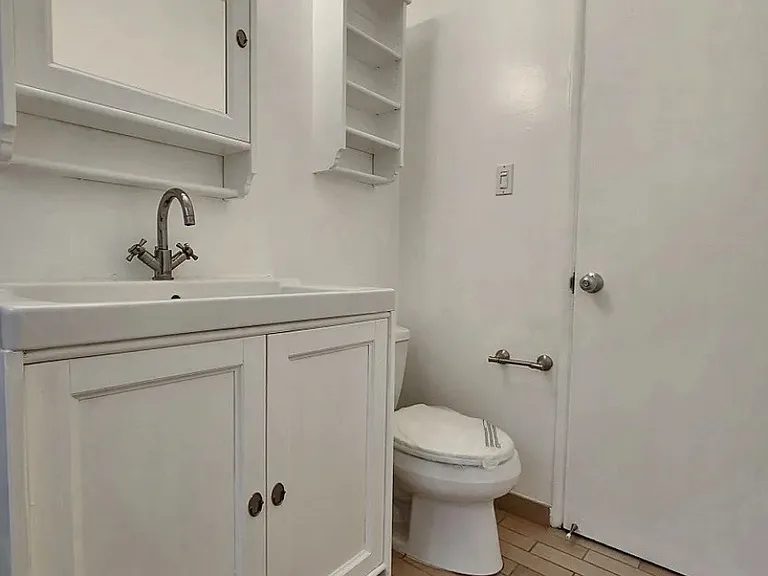 1940 S Beverly Glen Blvd #2 — Photo 16