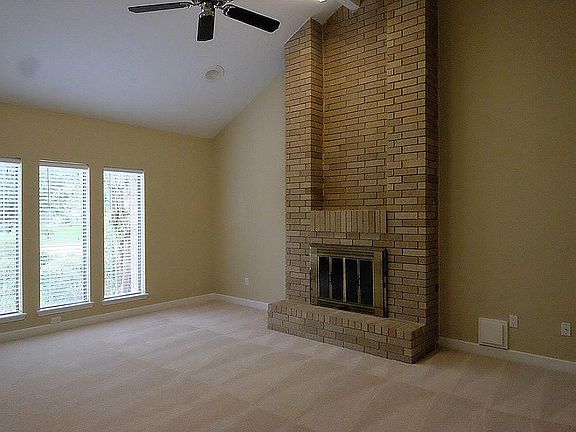 4th image of 3010 Deer Creek Dr