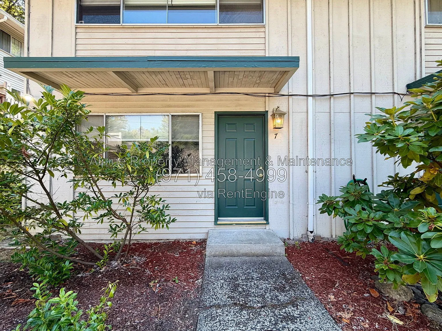 2 bed, 1.0 bath, 900 sqft, $1,600 — Photo 2