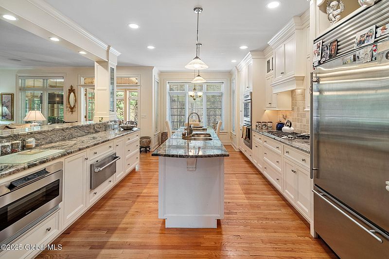 5th image of 92 Robinwood Drive