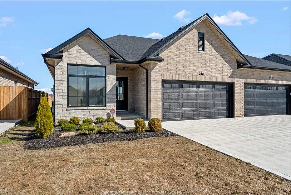 218 McLellan Ave photo 1