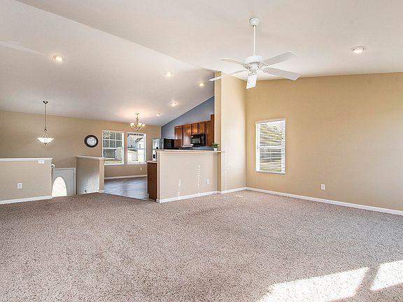 5th image of 11384 Trent St SE
