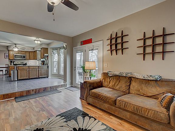 5th image of 14 Yellowwood Ct