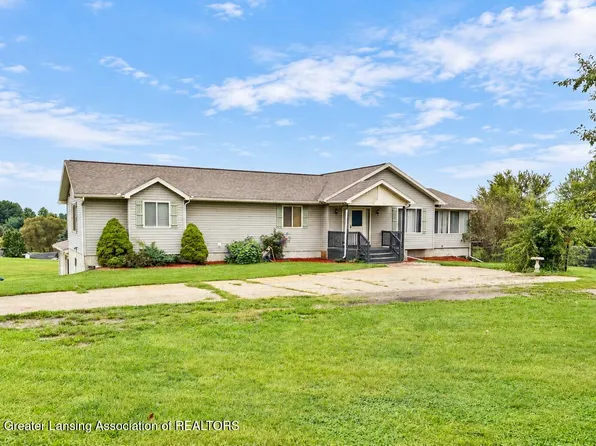 2104 Maurer Rd, Charlotte, MI 48813