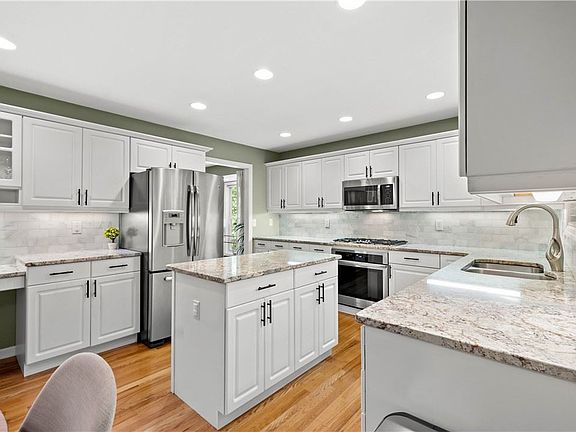 4th image of 2013 Timbercrest Dr