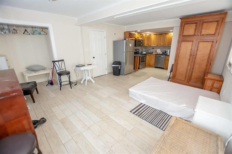 2nd image of 1165 Cabana Rd #5