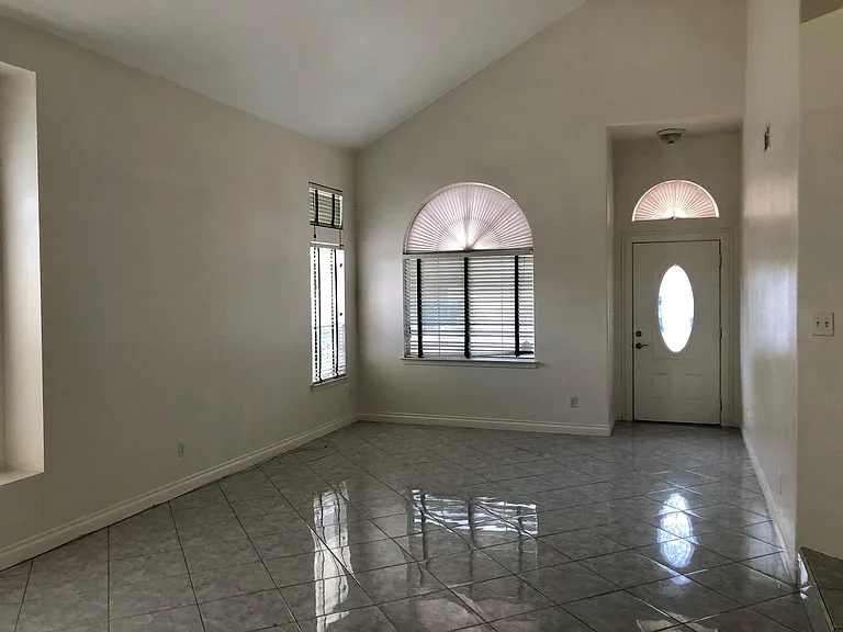 2142 Falcon Pointe Ln — Photo 10