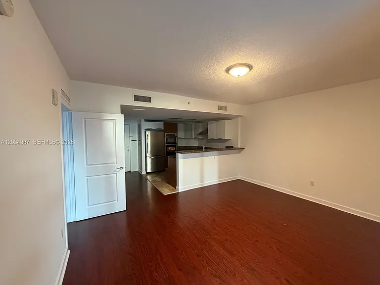 170 SE 14th St #1406 — Photo 8