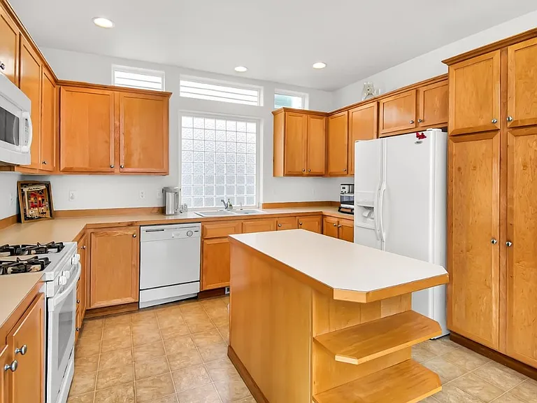 10251 NE Okanogan St — Photo 2