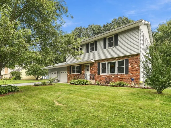 1247 Dogwood Dr, Chesterton, IN 46304