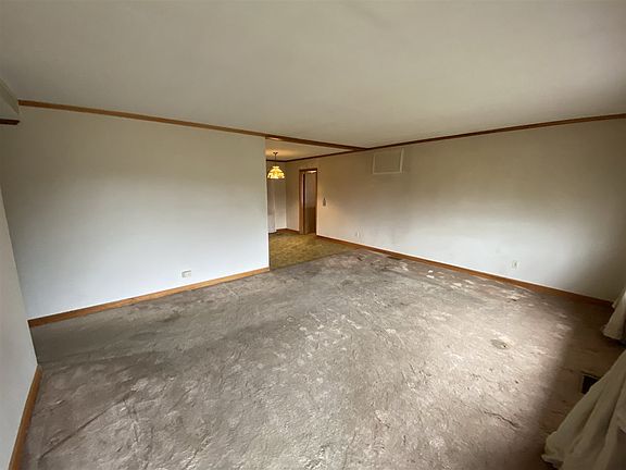 3rd image of 719 Faubus St