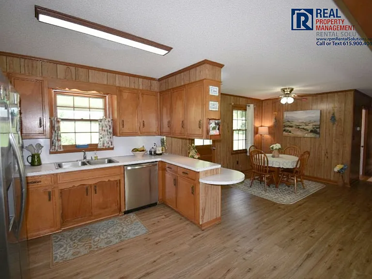 182 Riverbend Dr — Photo 3