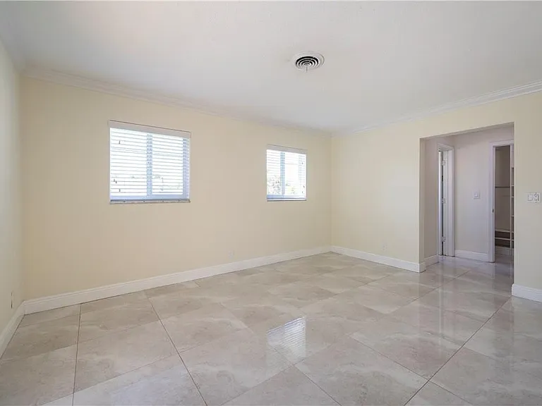 5200 NE 15th Ave — Photo 16