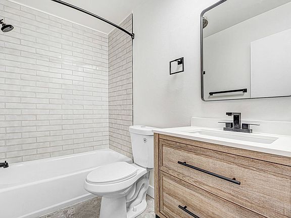 2nd image of 930 N Martel Ave APT 304