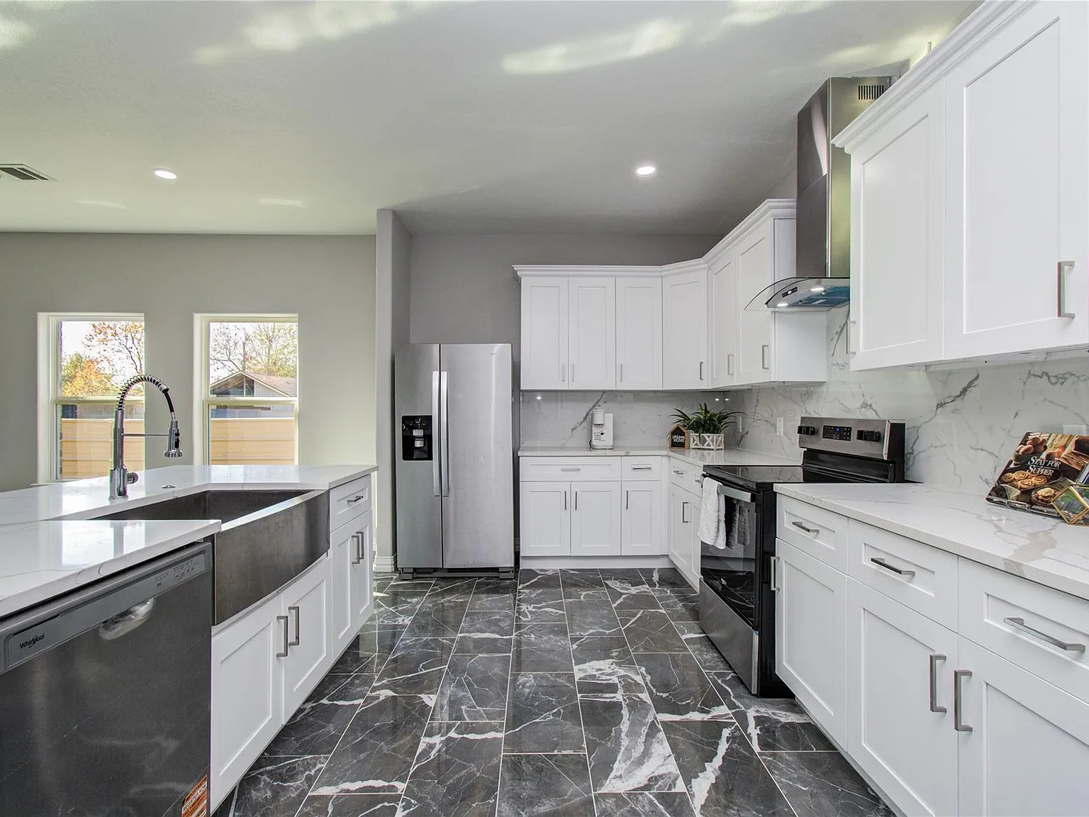 4 bed, 2.0 bath, 2032 sqft, $1,750 — Photo 2
