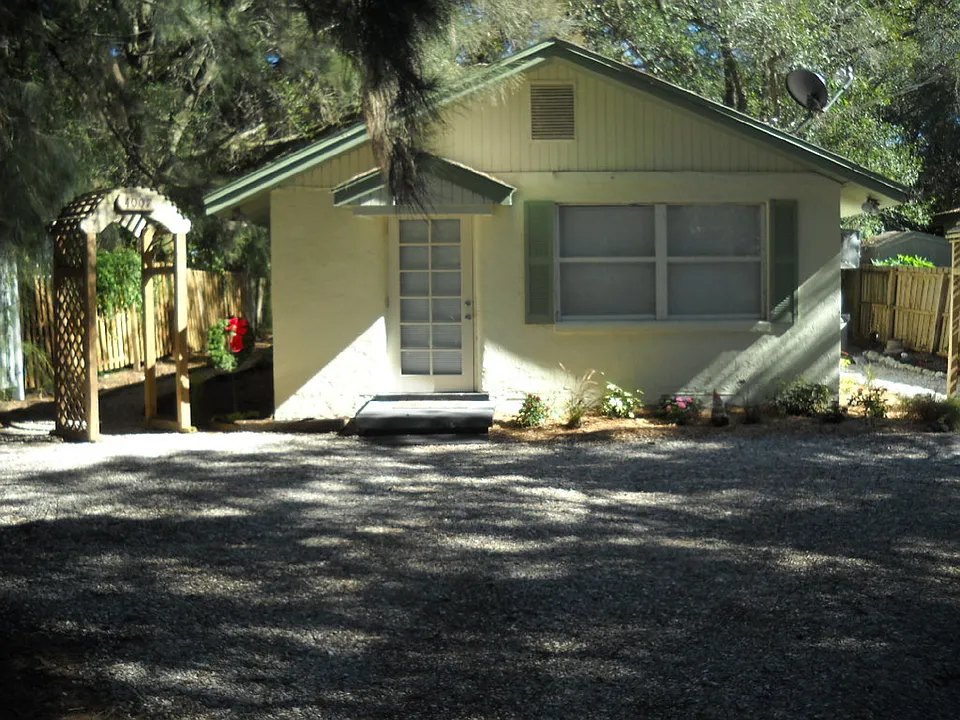 4007 Bell Ave
