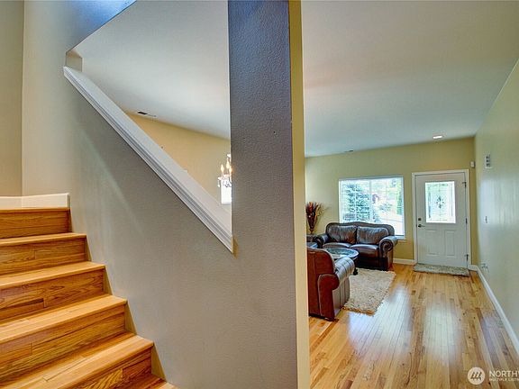 5th image of 8105 88th Street NE