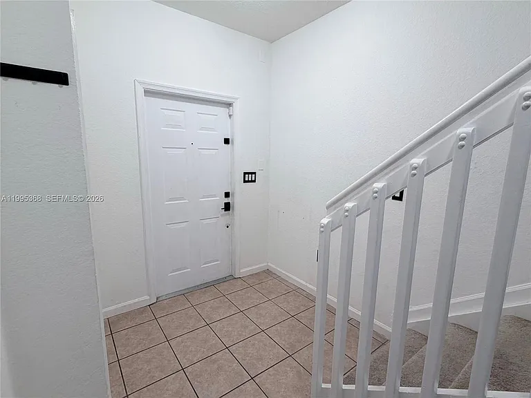 5747 Isles Cir #5747 — Photo 3