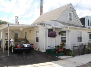 23 Rock St, Bristol, RI 02809