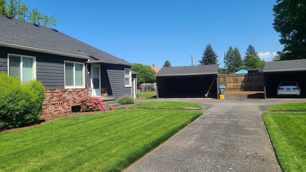 Building Photo - 122 NE 76th Ave #122