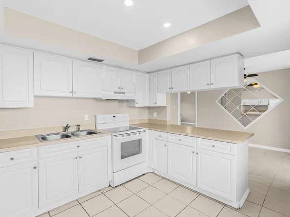 2927 SE 15th Pl #1, Cape Coral, FL 33904