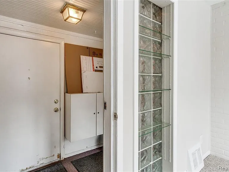 3388 Coolidge Hwy — Photo 25
