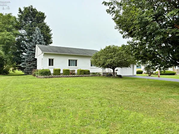 41 W New Haven St, Bloomville, OH 44818