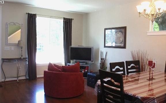 4th image of 2443 SE Park Ave