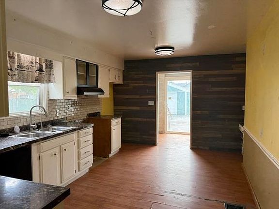 4th image of 2303 W Jackson Ave