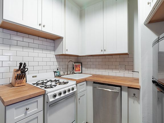 5th image of 731 Greenwich St APT J35