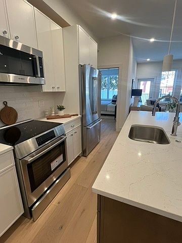 1st image of 105 Sea St #105