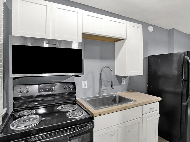 810 N Euclid Ave — Photo 3