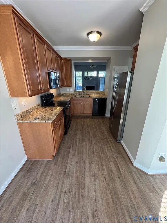 3 bed, 2.5 bath, 1930 sqft, $2,400 — Photo 2