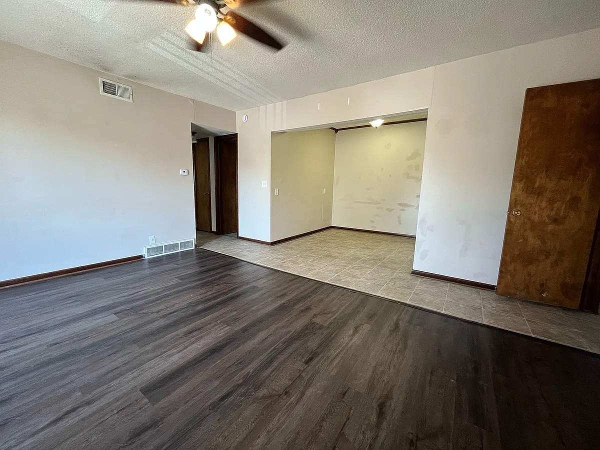 Building Photo - 625 5th Ave #7