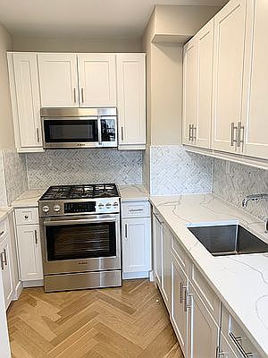 4th image of 160 E 88th St APT 16