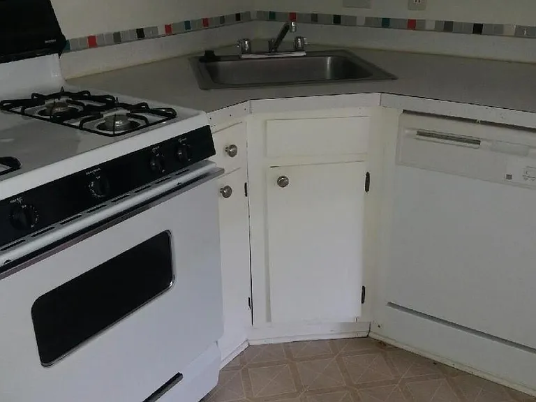 2400 Arlington Blvd #9 — Photo 3
