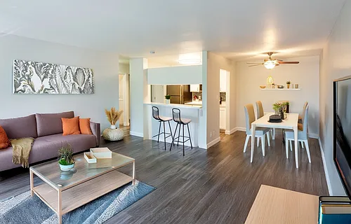 Redwood Plaza Apartments Photo 1