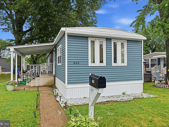 3rd image of 228 Johnson Dr